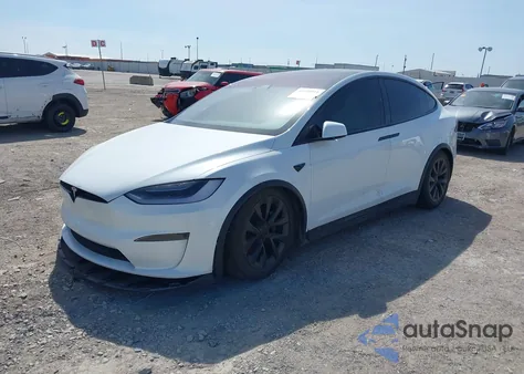 2023 Tesla Model X Dual Motor All-Wheel Drive/Standard Range z USA, uszkodzony, nr VIN 7SAXCBE50PF402413